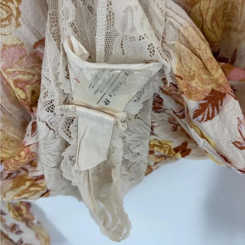 Free People intimately everything’s rosy floral v-neck lace thong l/s bodysuit M